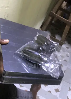 Photo - Ps4 Silm Craquer Avec Une Manette Plus 10 Jeux Intégré