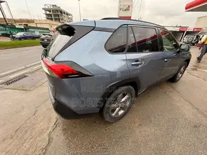 Toyota RAV4 2020 Blue