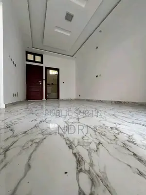 4chbre Villa dans Building House, Cocody à Vendre