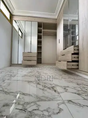 4chbre Villa dans Building House, Cocody à Vendre