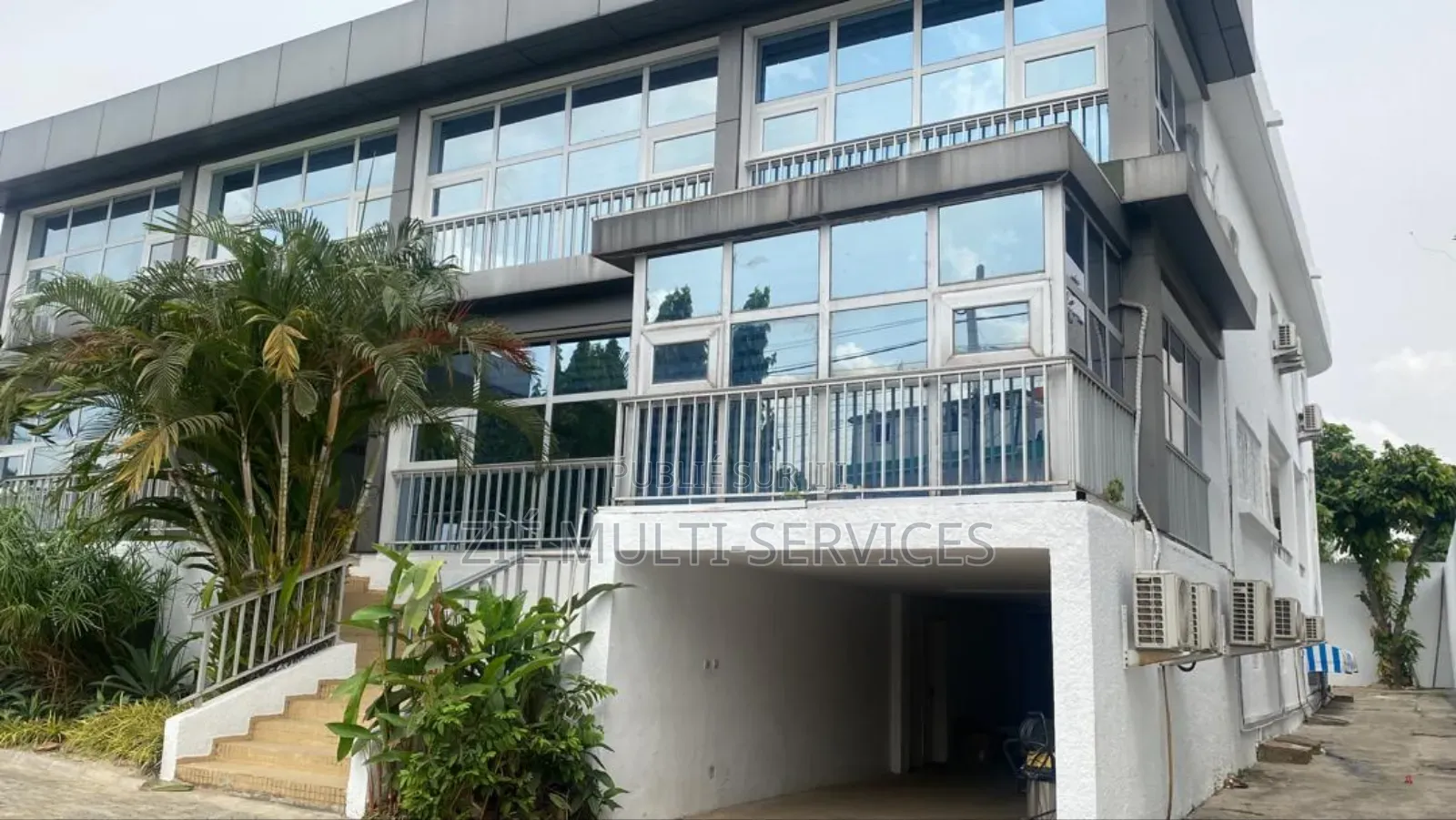 Furnished 14chbre Duplex dans Zié Multi-Service, Deux Plateaux à Vendre