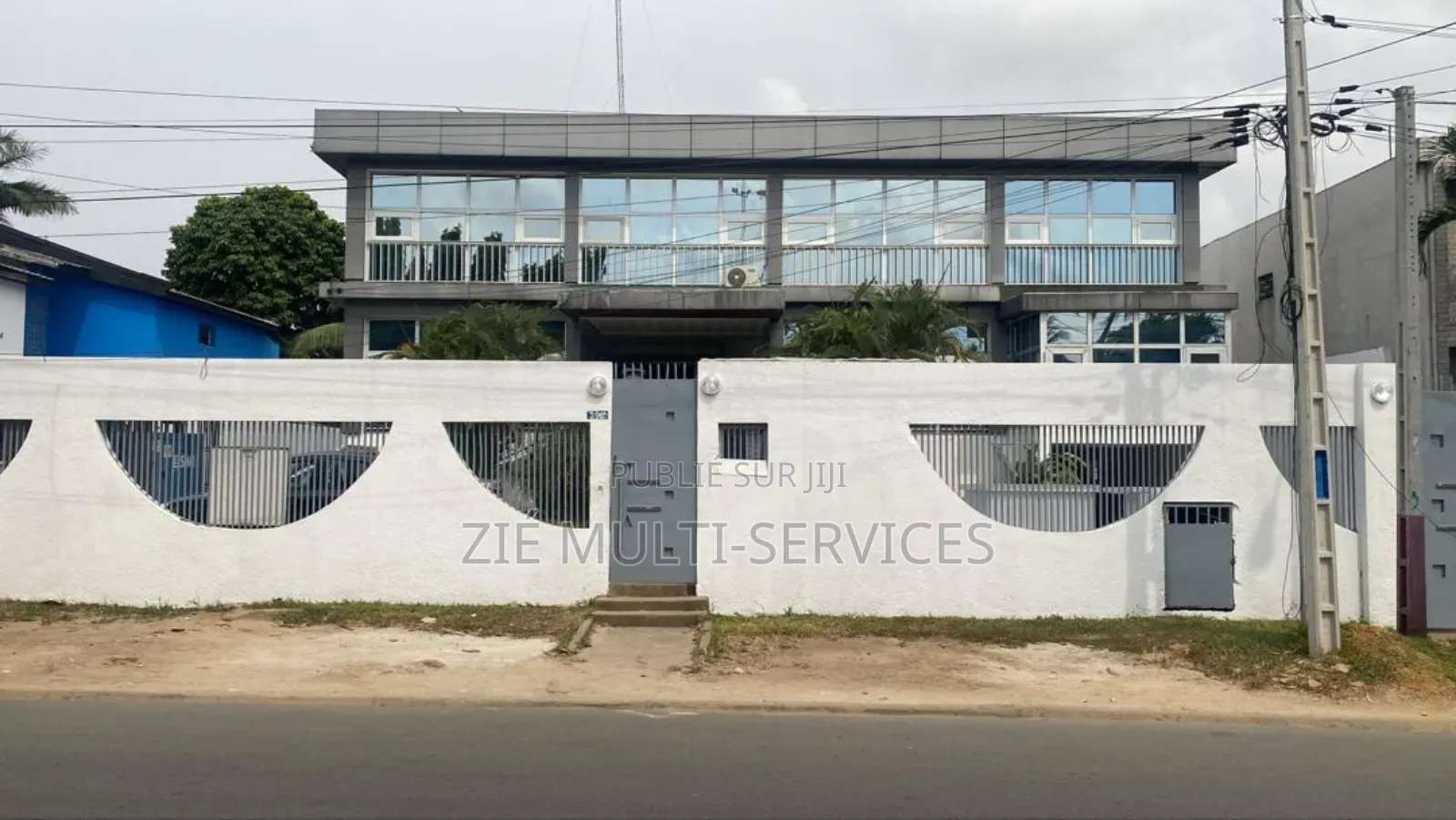 Furnished 14chbre Duplex dans Zié Multi-Service, Deux Plateaux à Vendre