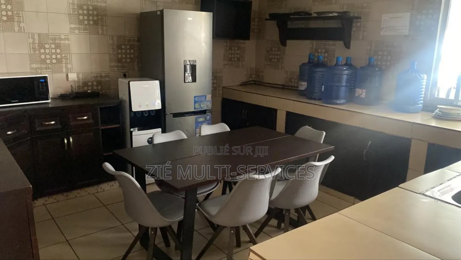 Furnished 14chbre Duplex dans Zié Multi-Service, Deux Plateaux à Vendre