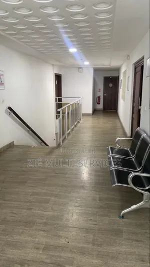 Furnished 14chbre Duplex dans Zié Multi-Service, Deux Plateaux à Vendre