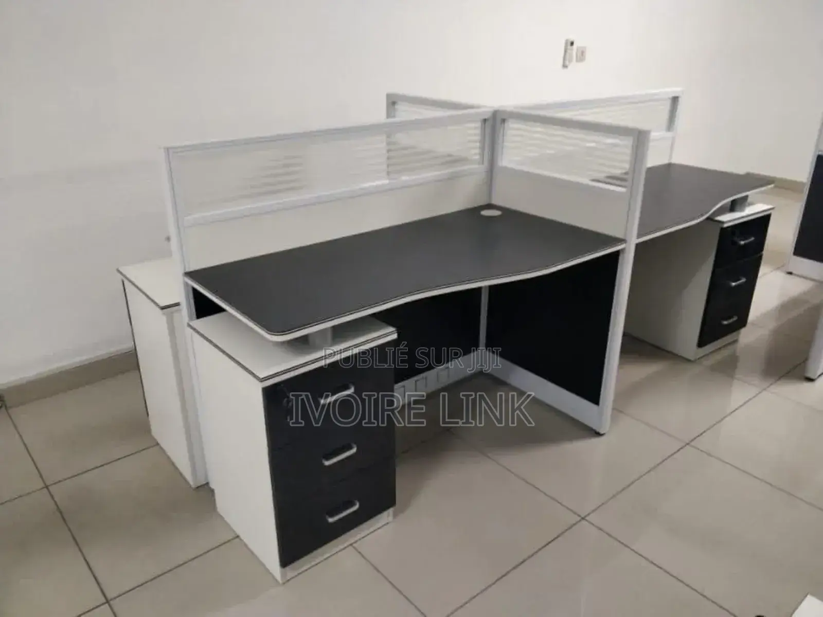 Poste De Travail Modulaire Avec Panneau De Séparation