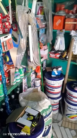 Photo - Vente De Quincaillerie Entière