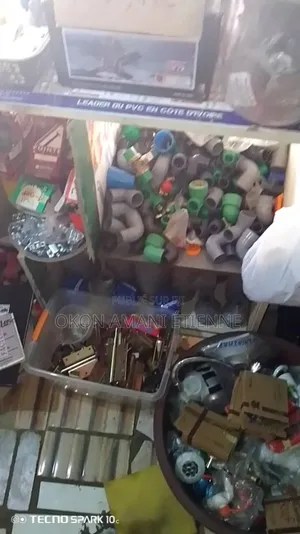 Vente De Quincaillerie Entière