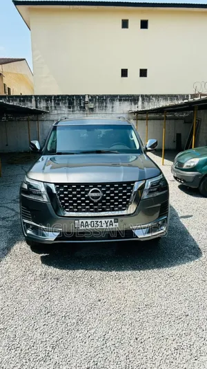 Photo - Nissan Armada 2020 Gris