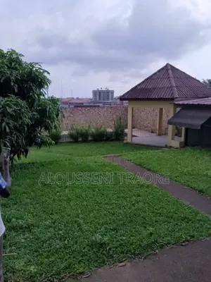 8chbre Duplex dans Tas Btp Entreprise, Cocody à Vendre