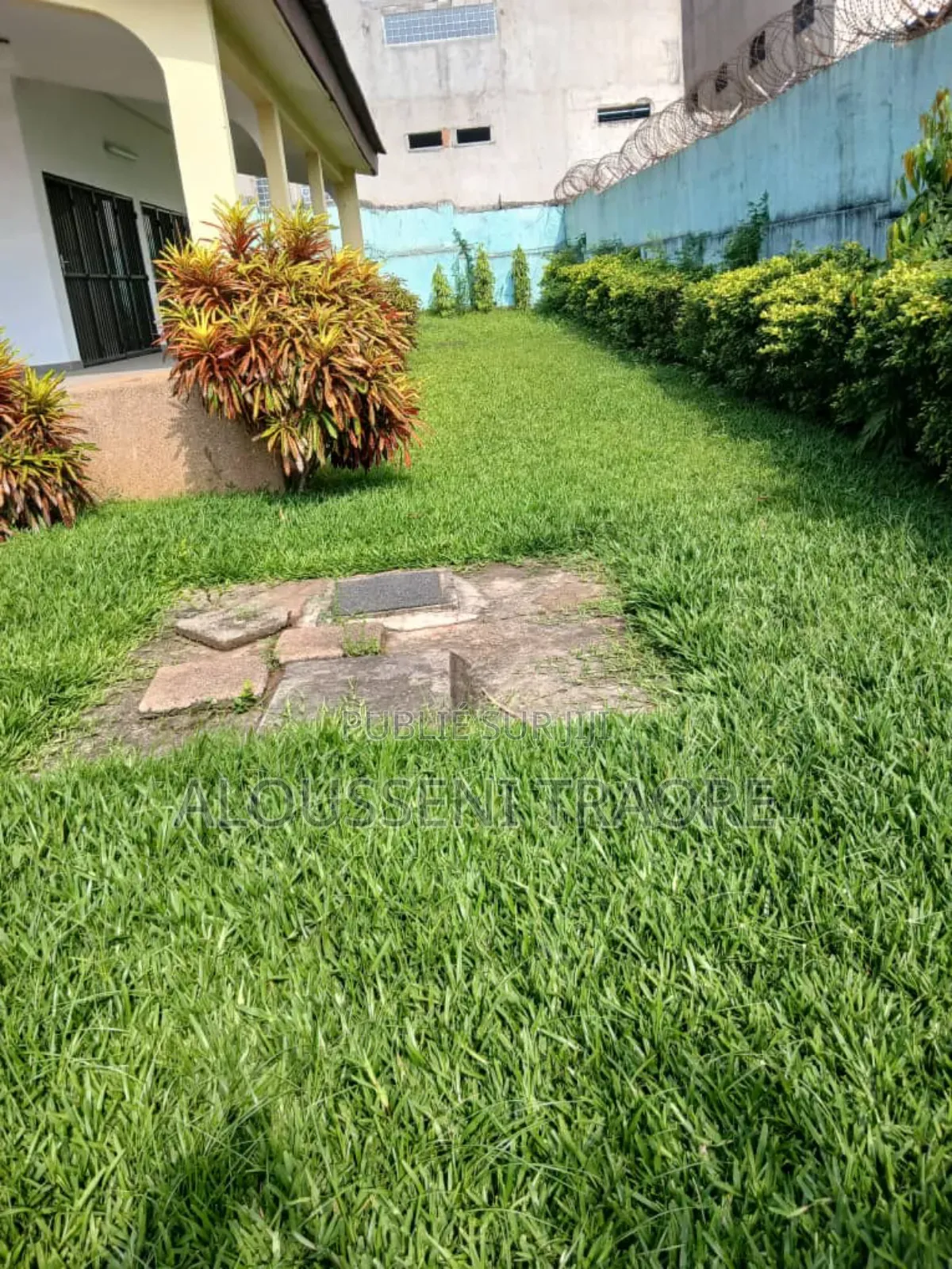 8chbre Duplex dans Tas Btp Entreprise, Cocody à Vendre