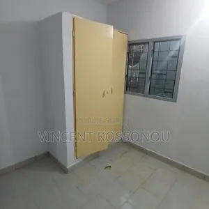 3chbre Maison dans Maison Basse, Cocody à Louer