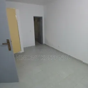 3chbre Maison dans Maison Basse, Cocody à Louer