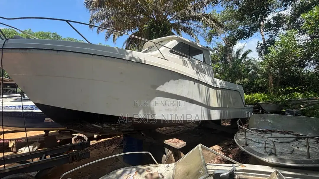 Bateau Avec Cabine 2x 250chv Yamaha À Rénover