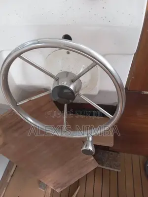 Bateau Avec Cabine 2x 250chv Yamaha À Rénover