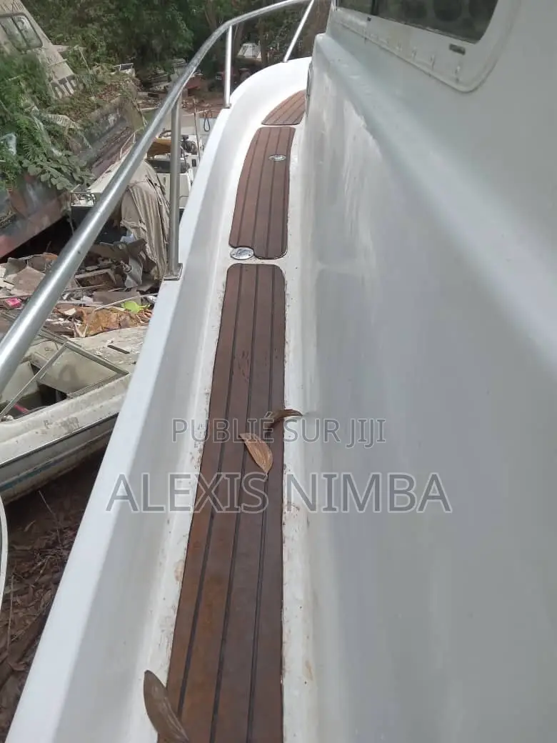 Bateau Avec Cabine 2x 250chv Yamaha À Rénover