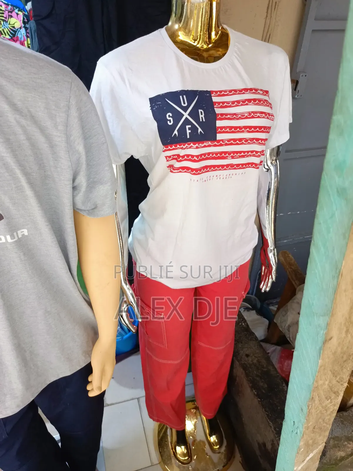 Jeans Cargo Taille 32 Et Tee-Shirt Taille M