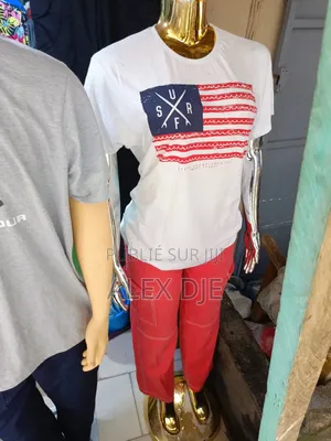 Photo - Jeans Cargo Taille 32 Et Tee-Shirt Taille M