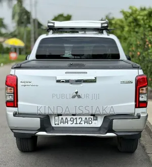 Mitsubishi L200 2024 Blanc cassé