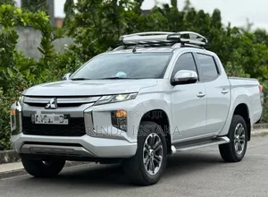 Mitsubishi L200 2024 Blanc cassé