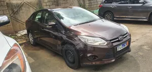 Ford Focus S Sedan FWD (2.0L 4cyl 5M) 2013 Marron