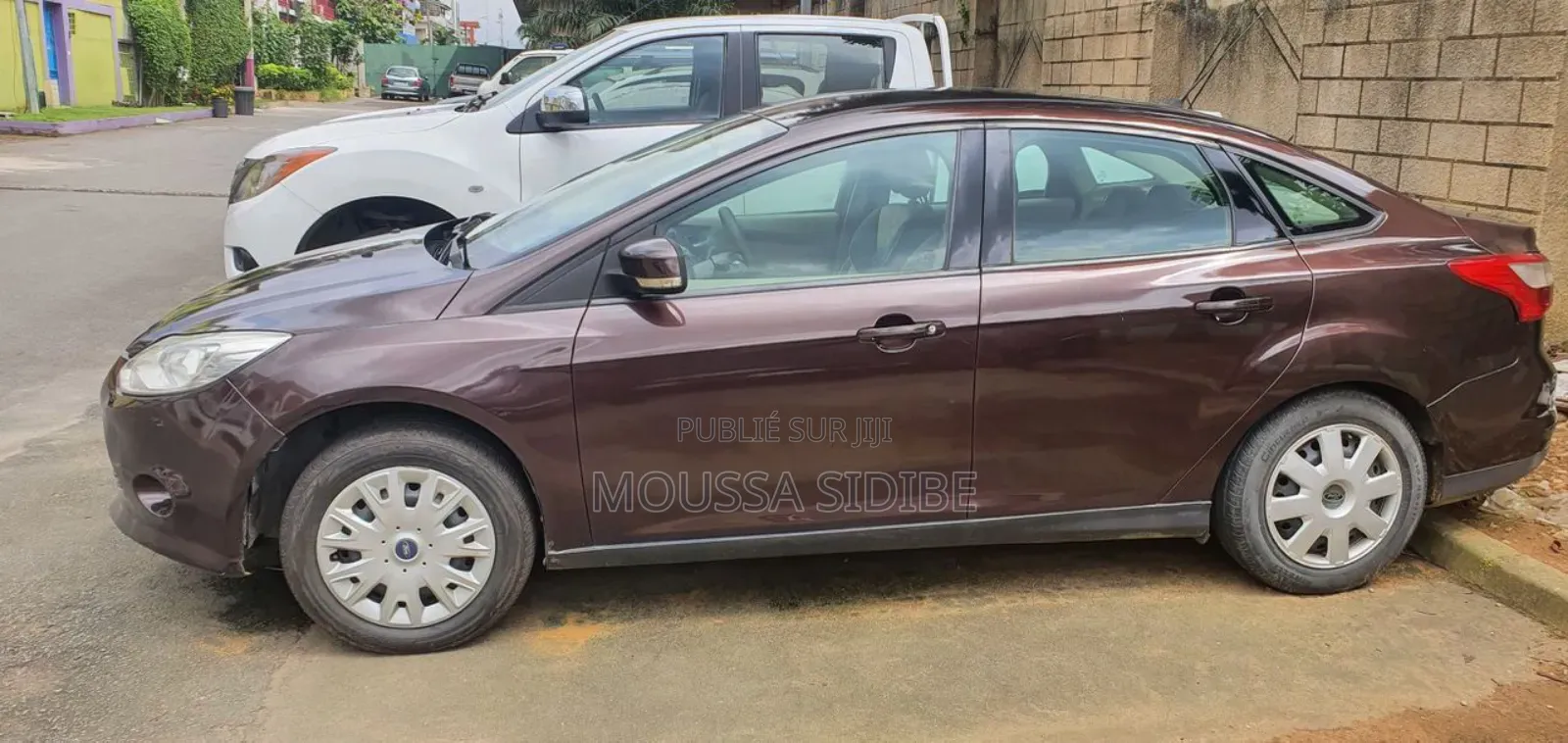 Ford Focus S Sedan FWD (2.0L 4cyl 5M) 2013 Marron