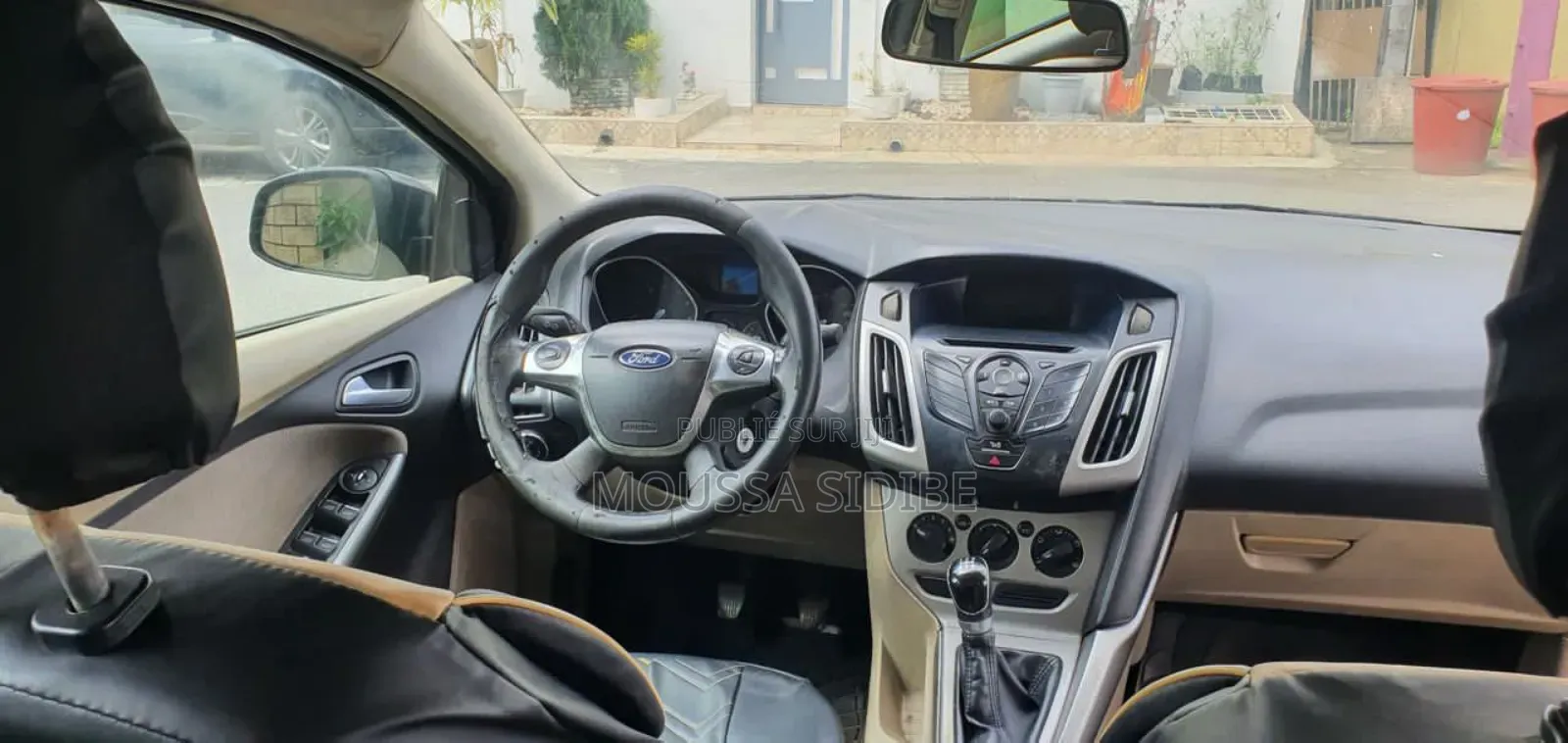 Ford Focus S Sedan FWD (2.0L 4cyl 5M) 2013 Marron