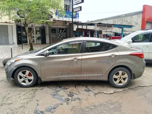 Hyundai Elantra Limited 2012 Gris