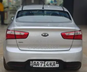 Kia Rio EX 4dr Hatchback (1.6L 4cyl 6A) 2015 Gris