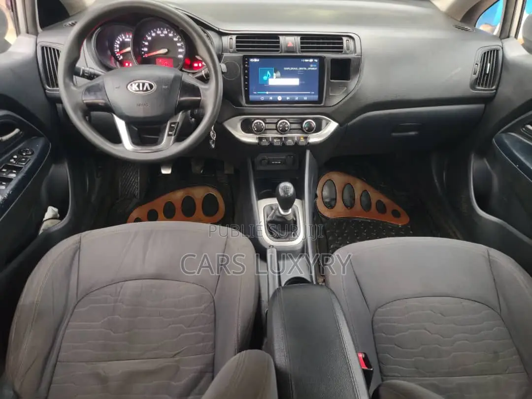 Kia Rio EX 4dr Hatchback (1.6L 4cyl 6A) 2015 Gris