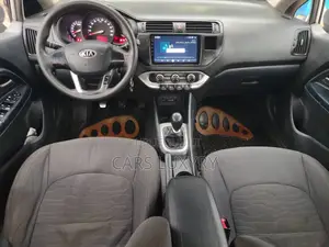 Kia Rio EX 4dr Hatchback (1.6L 4cyl 6A) 2015 Gris