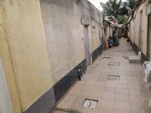 2chbre Maison dans Beraka Corporation, Anyama à Vendre