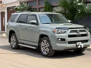 Toyota 4-Runner 2024 Gris