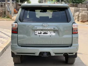 Toyota 4-Runner 2024 Gris