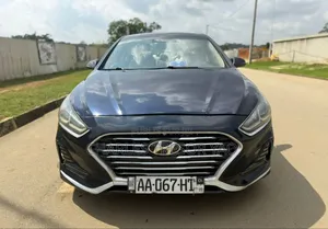 Photo - Hyundai Sonata Limited 2019 Blue