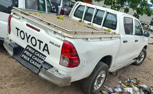 Photo - Toyota Hilux 2022 Blanc cassé