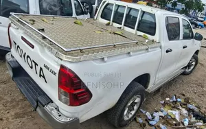 Toyota Hilux 2022 Blanc cassé