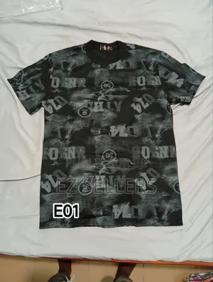 Photo - T-Shirt Homme Et Femme