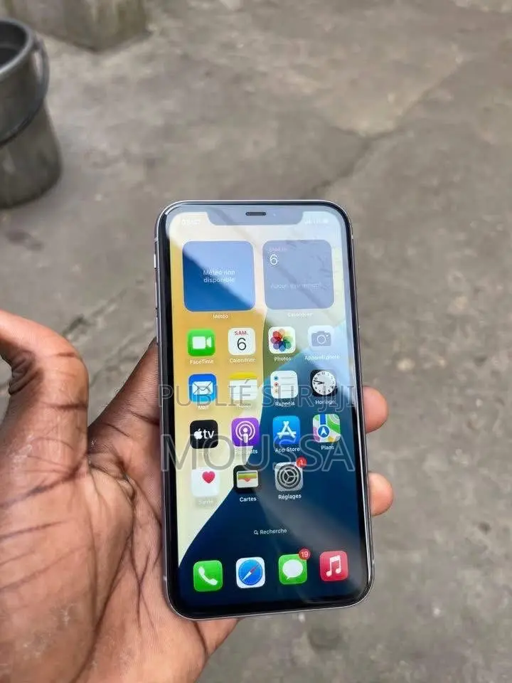 Apple iPhone 11 64 GB Gris