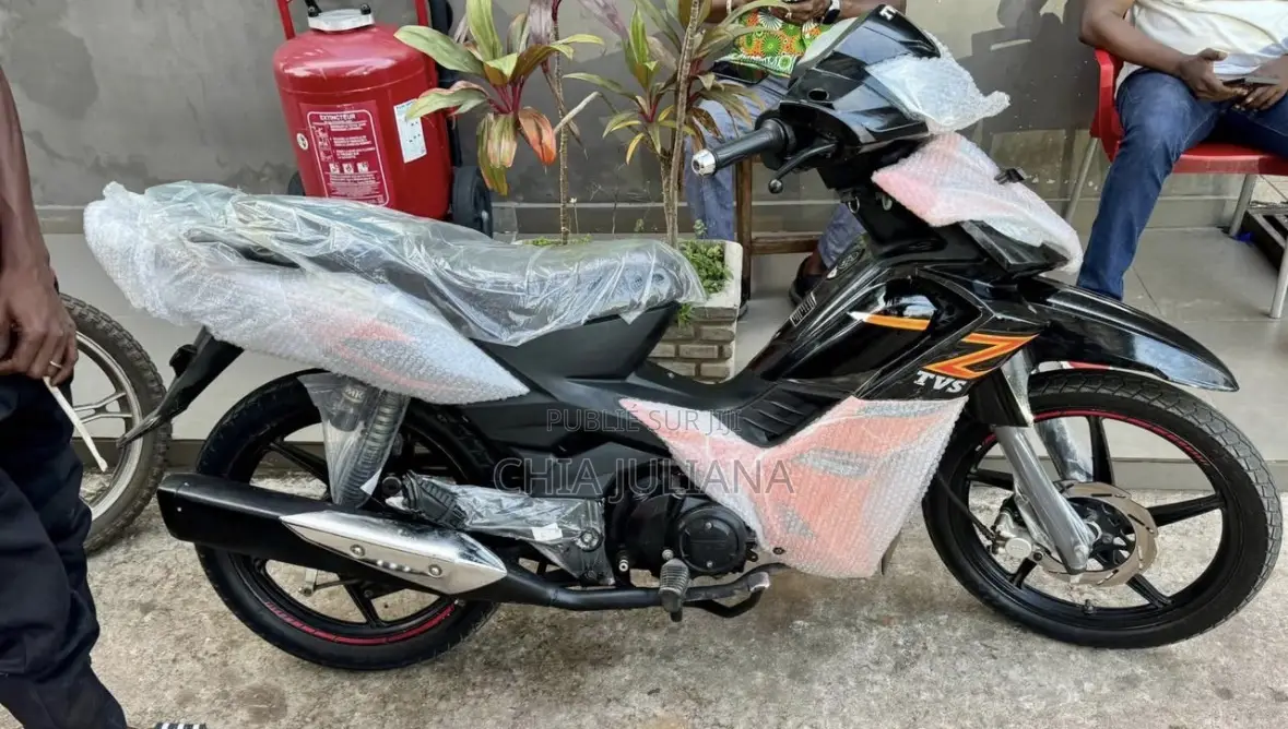 New TVS Apache 160 4V 2025 Gris
