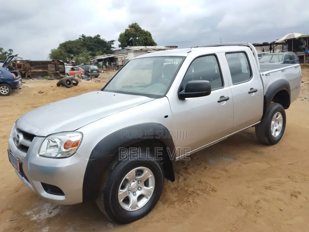 Mazda BT-50 2015 Gris