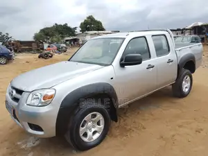 Photo - Mazda BT-50 2015 Gris