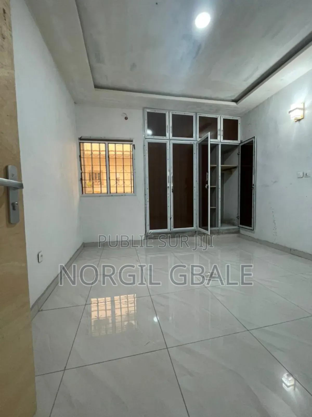 3chbre Appartement dans Avec Norco, Cocody à Louer