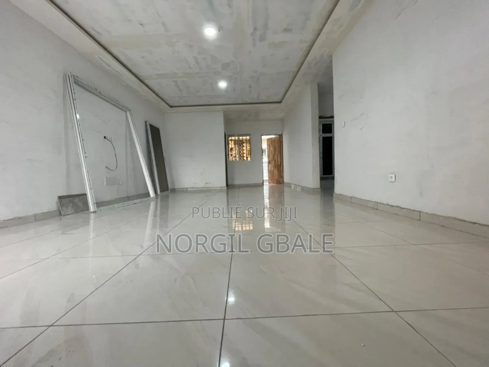 3chbre Appartement dans Avec Norco, Cocody à Louer