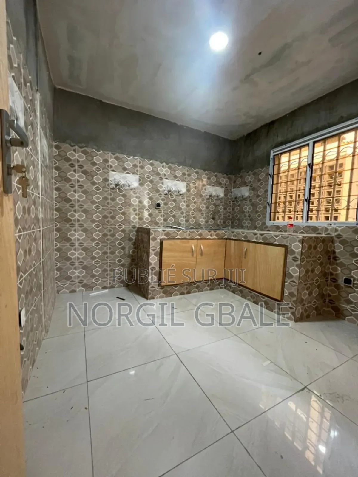 3chbre Appartement dans Avec Norco, Cocody à Louer