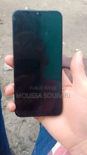 Photo - Huawei nova Y61 64 GB Black