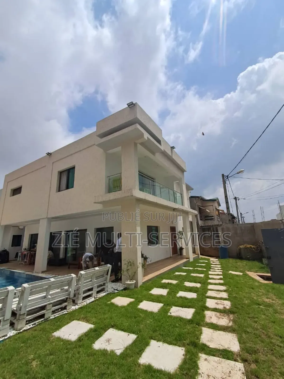 7chbre Duplex dans Zié Multi-Service, Cocody à Vendre