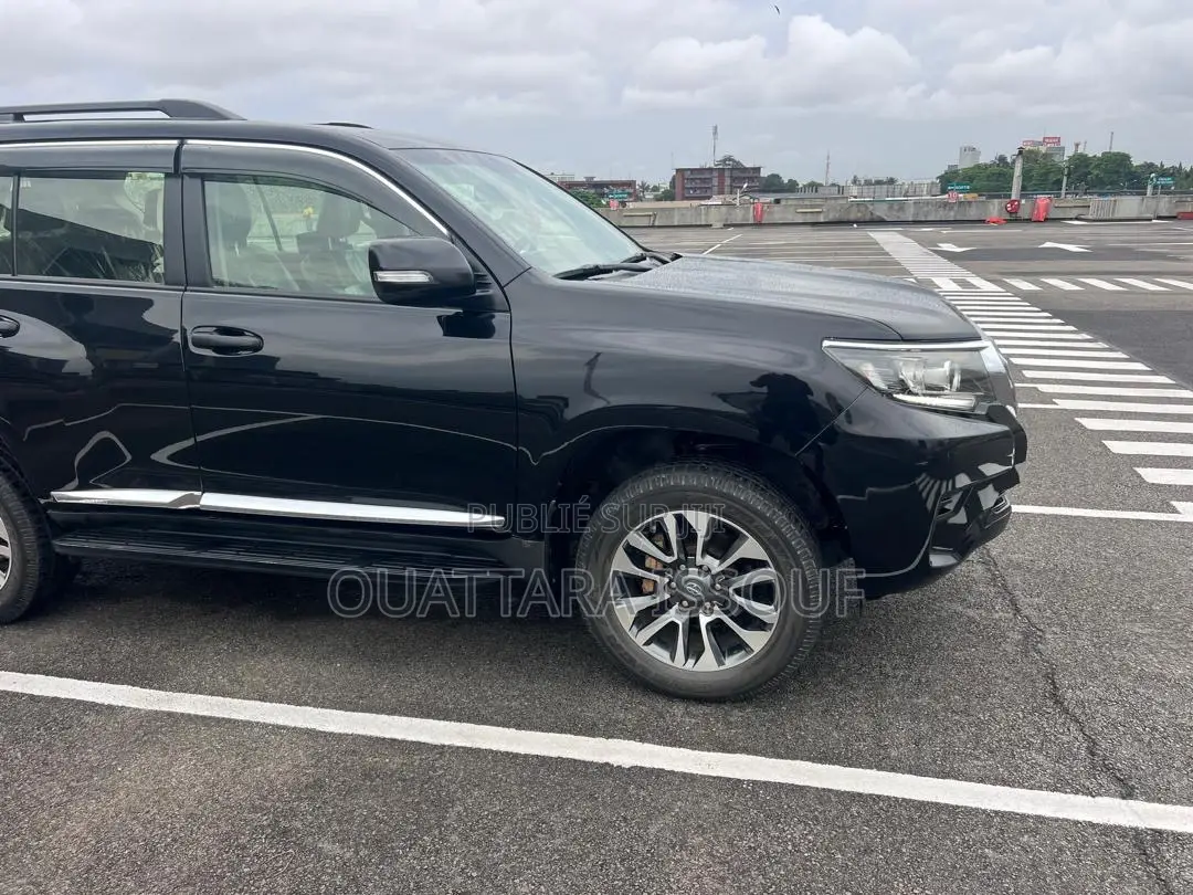 Toyota Land Cruiser Prado 2.4 Petrol 2024 Noir Mat