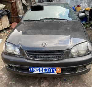 Toyota Avensis 1.6 VVT-i 2003 Gris
