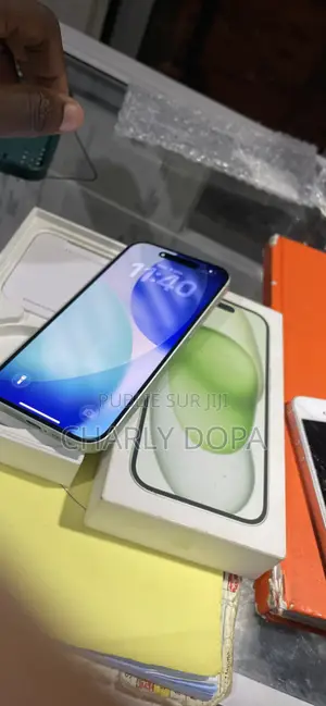 Apple iPhone 15 128 GB Vert