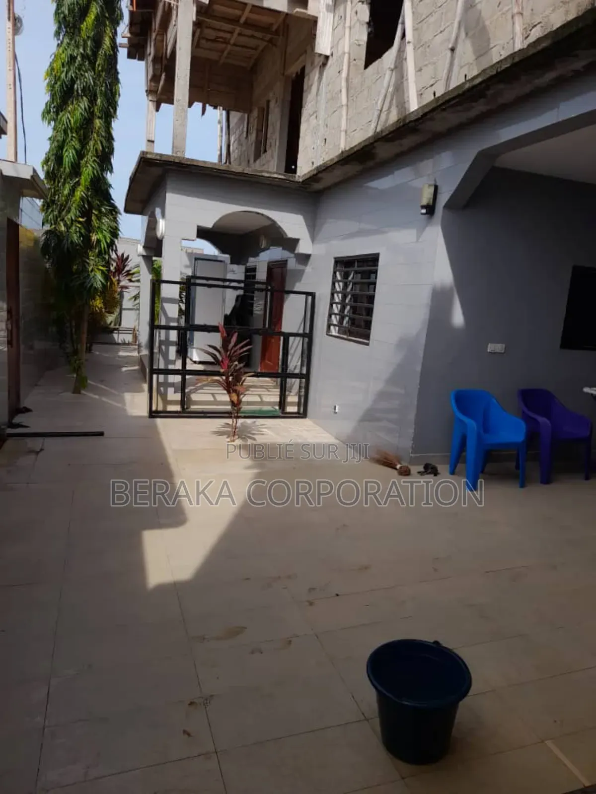 2chbre Duplex dans Beraka Corporation, Yopougon à Vendre